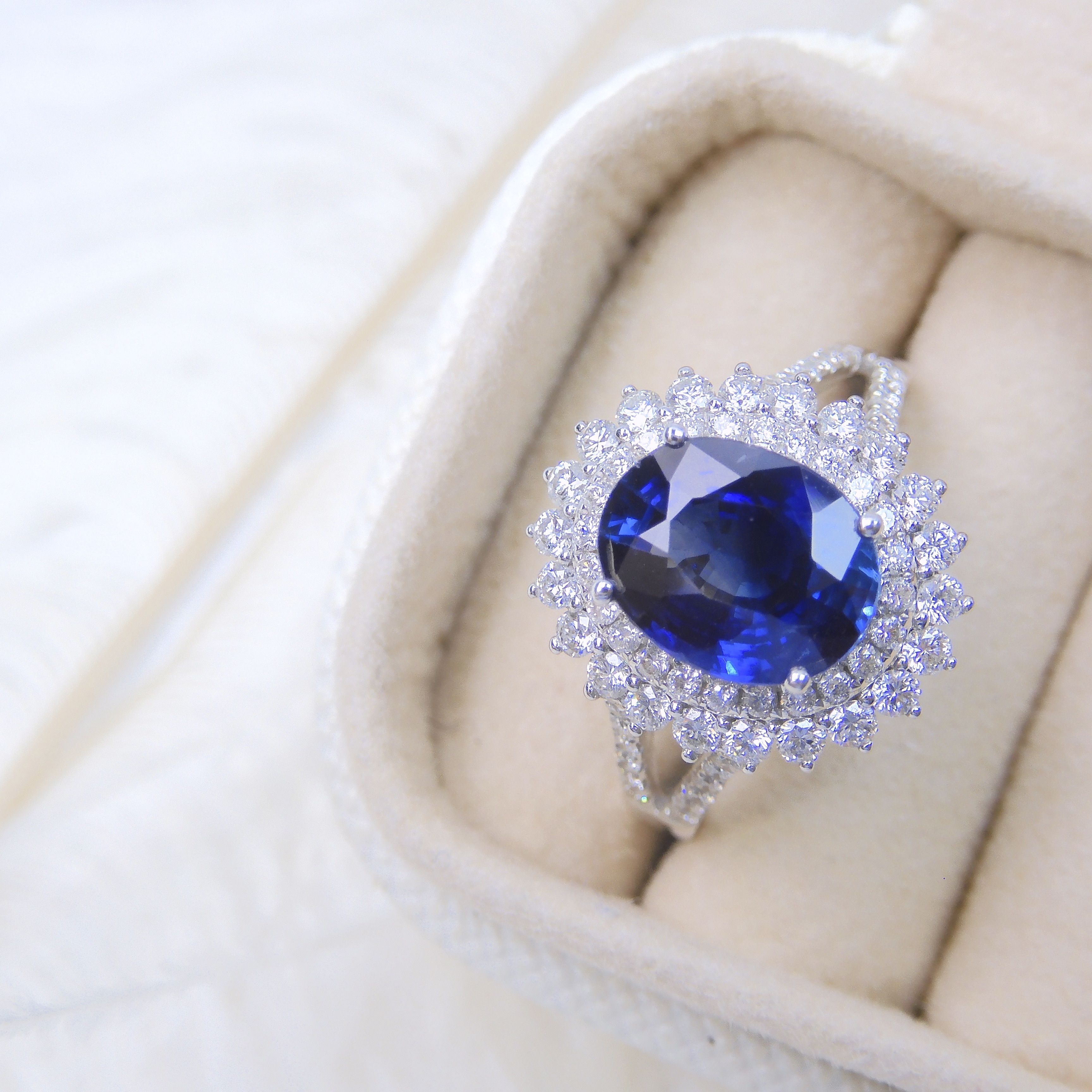 18K金 2.44ct 藍寶石戒指 (配國際證書)