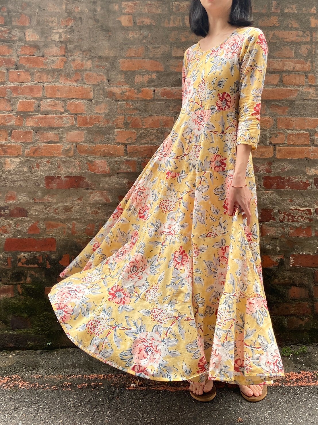 黃底紅花 Merry Dress