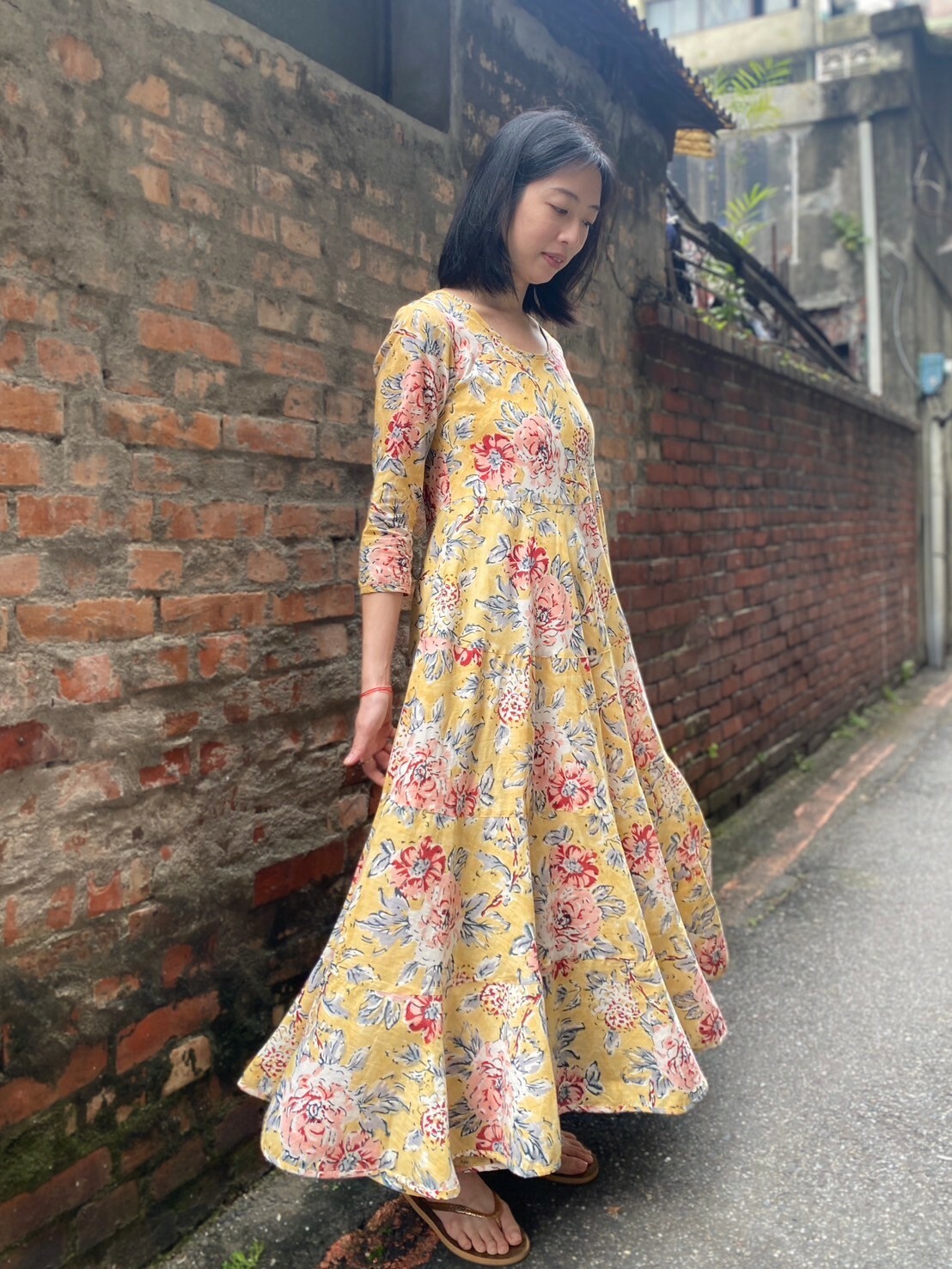 黃底紅花 Merry Dress