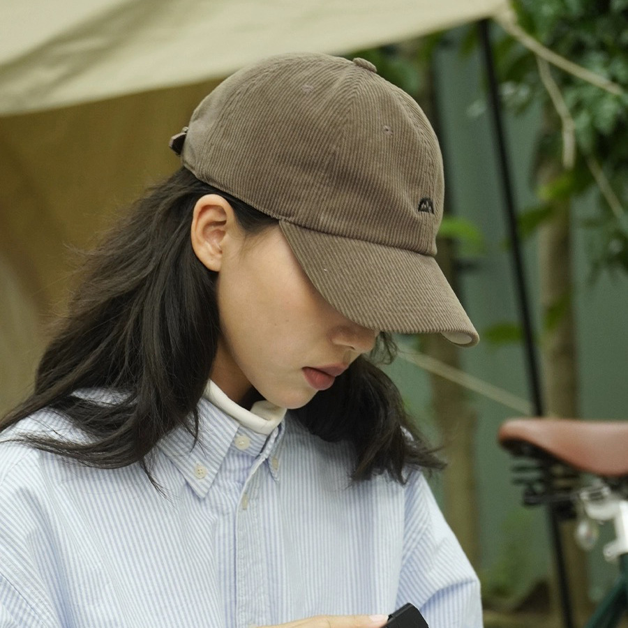 小山刺繡燈芯絨鴨舌帽