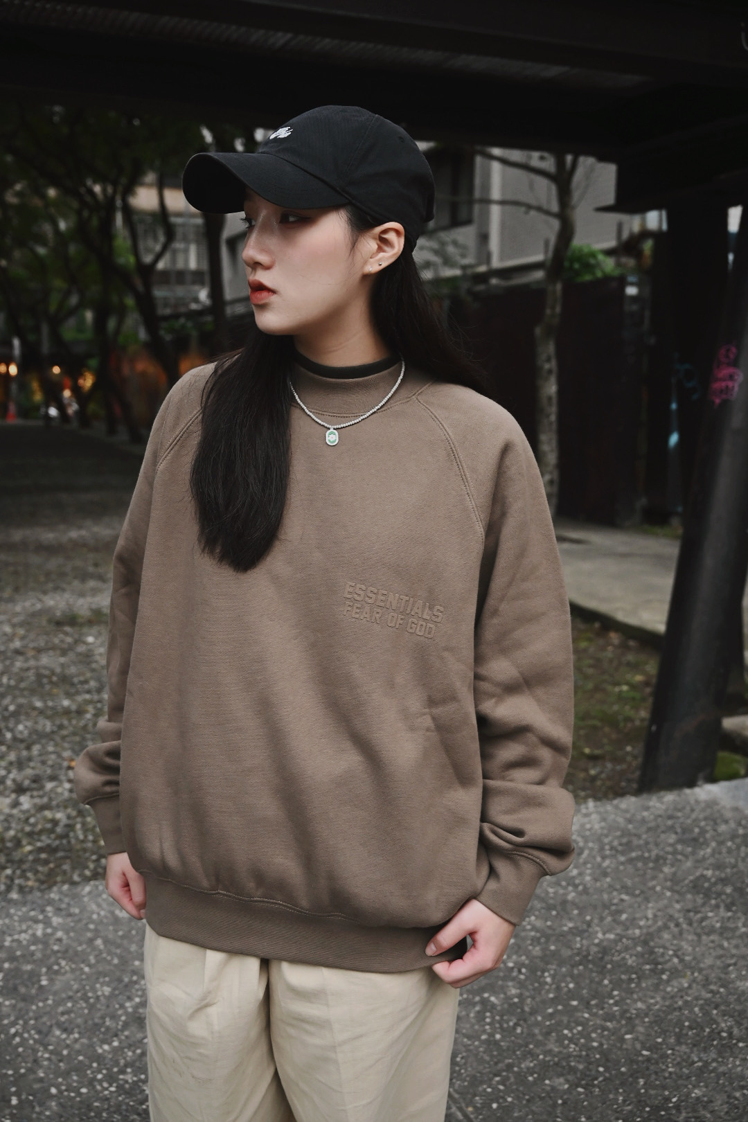 <線上SALE❤️‍🔥>ESSENTIALS 毛氈標大學TEE WOOD巧克力