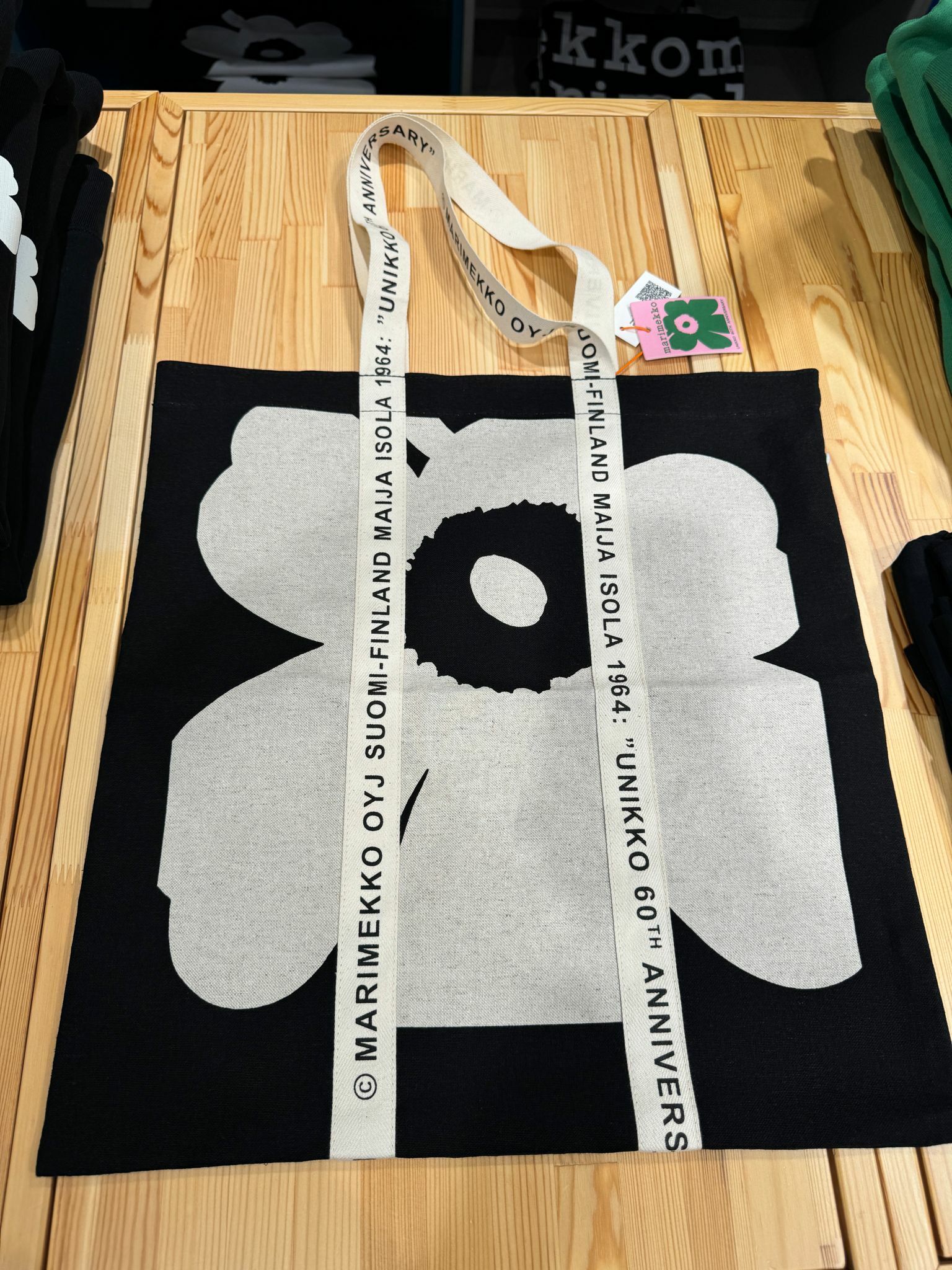 代購預訂 | Marimekko 60th Carrier Midi Unikko bag | black unikko