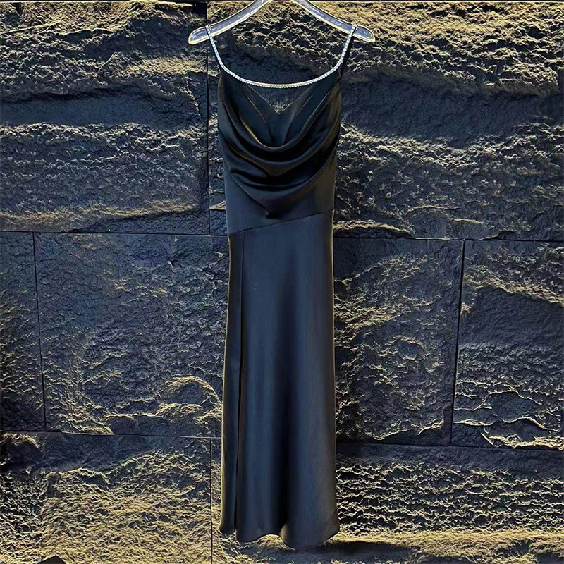 絲緞垂墜領 露背綁帶長洋裝