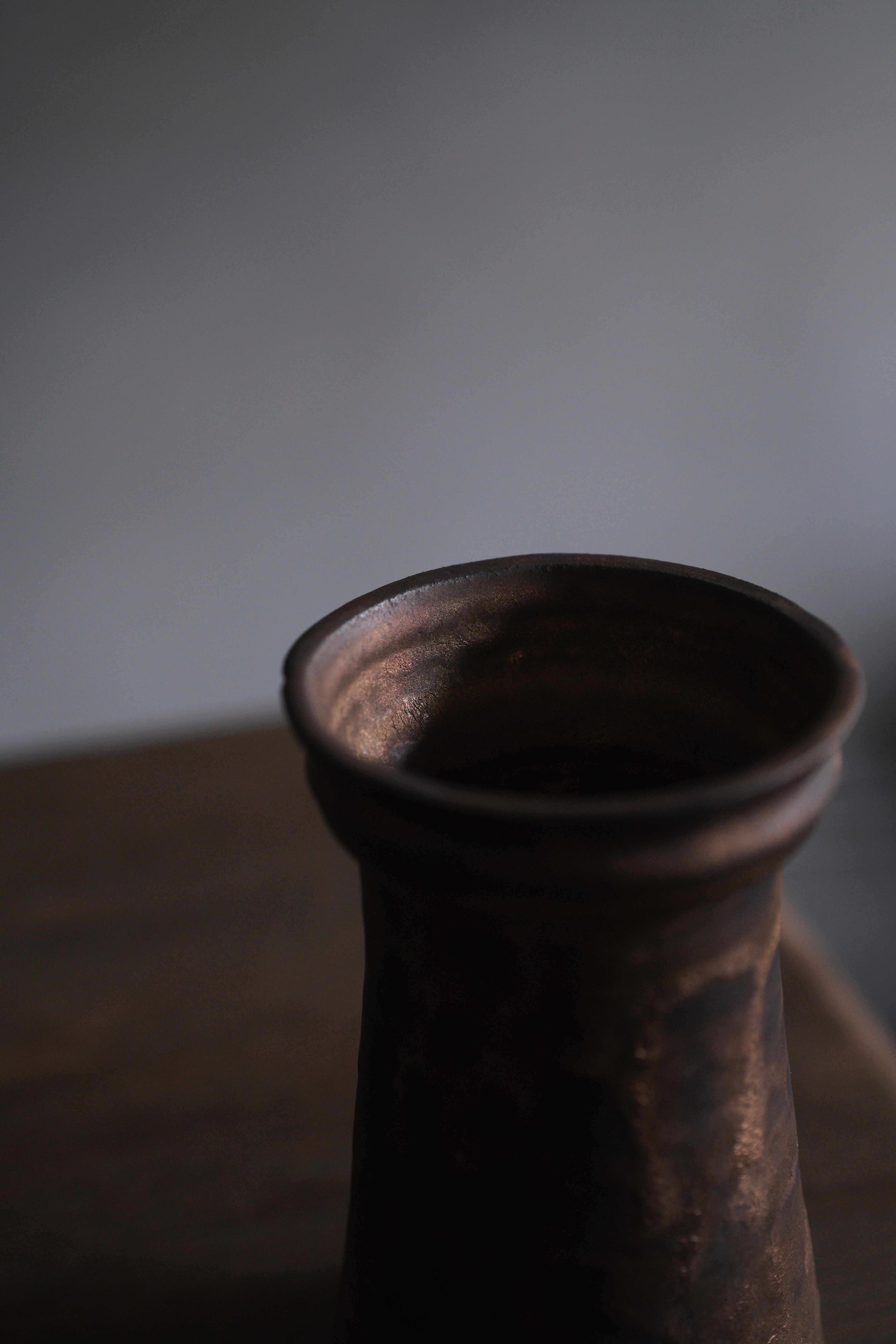 貓王不討喜｜黑金 花器