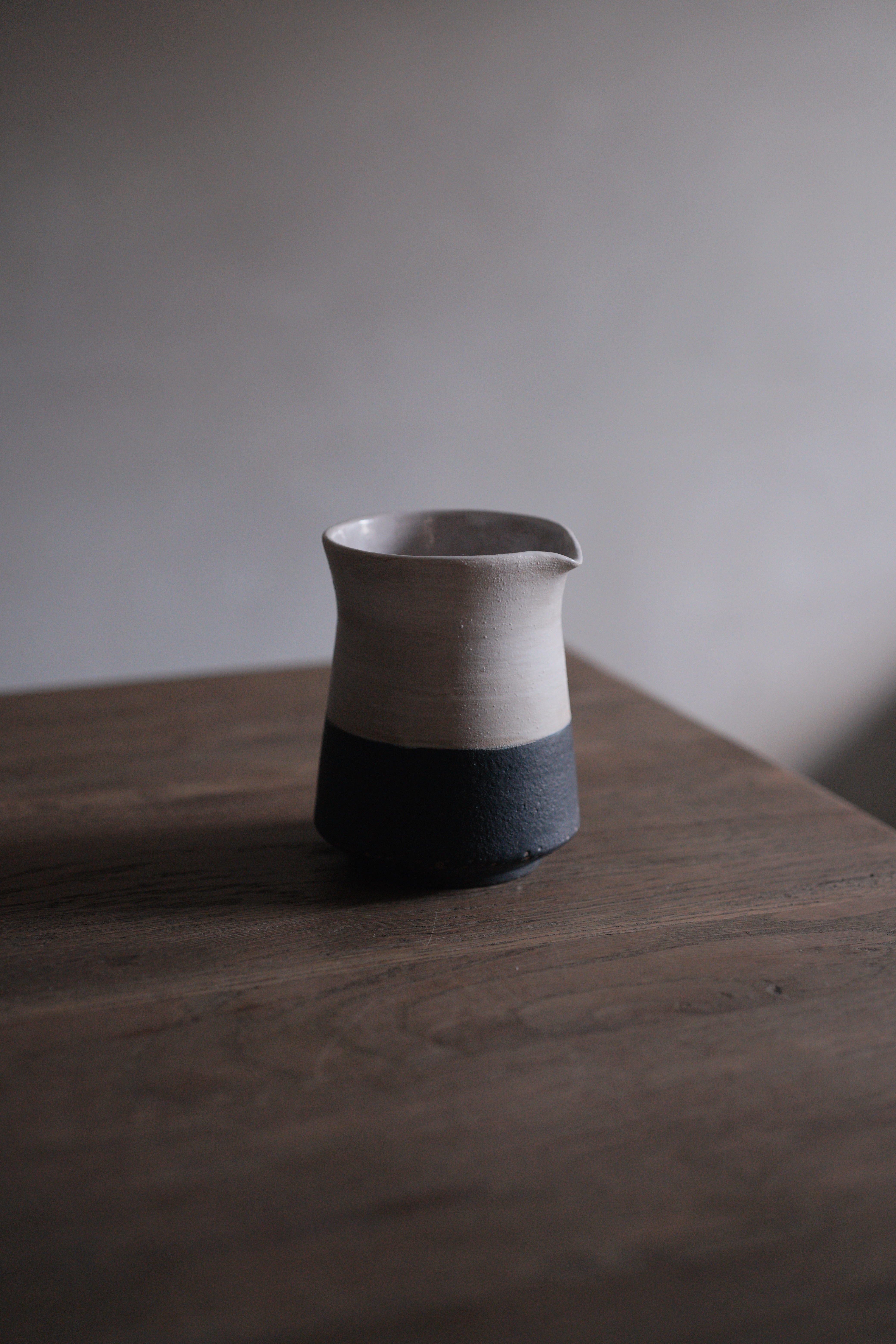 貓王不討喜｜黑白 之二