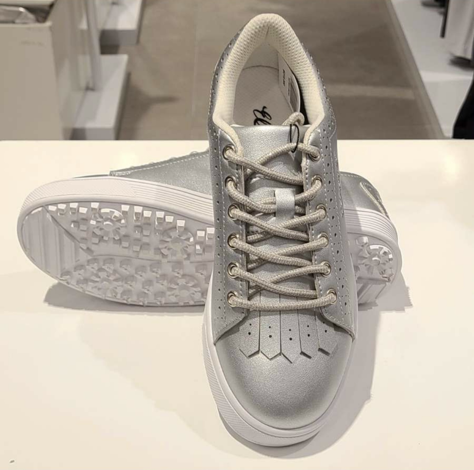 女 303M 韓版ELLE GOLF 英倫學院風格流蘇款皮革高爾夫球鞋（銀色無釘款）