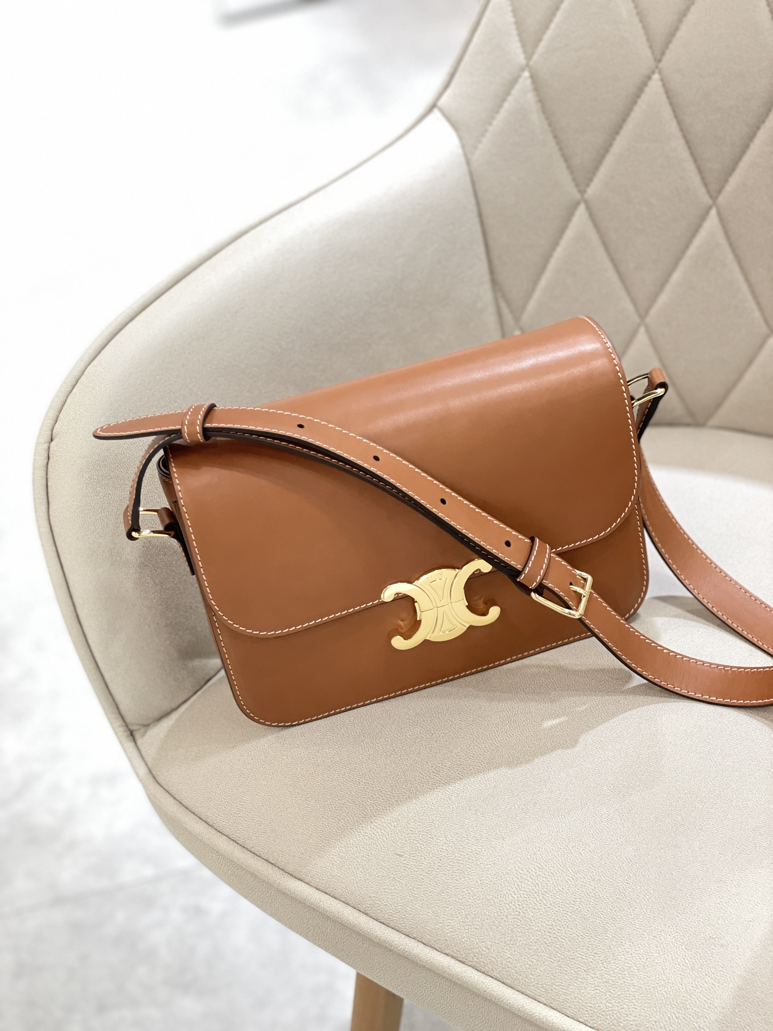 CELINE Classique Triomphe Bag in natural calfskin
