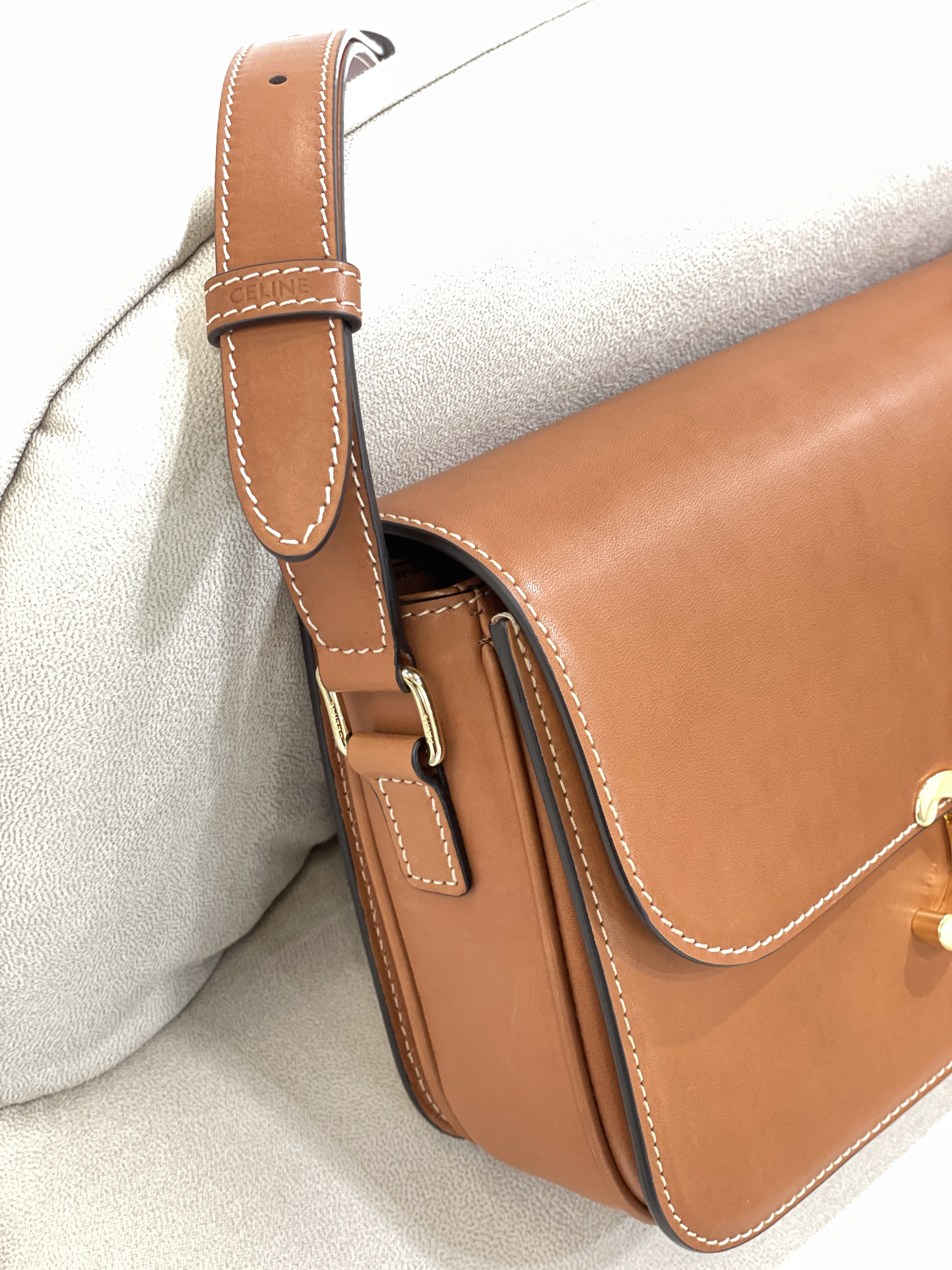 CELINE Classique Triomphe Bag in natural calfskin