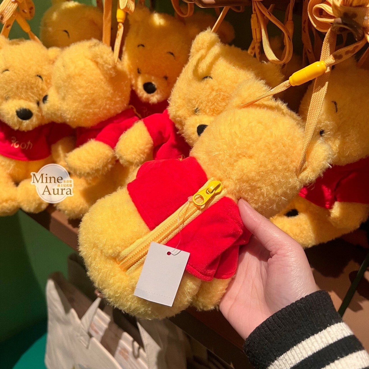 小熊維尼 Winnie the Pooh 絨毛 娃娃 造型 斜背 小包 -香港迪士尼樂園