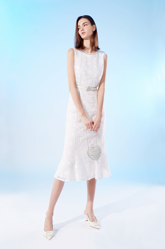 BD10101E1 太陽花刺繡蕾絲收腰長尾洋裝 (附腰帶)