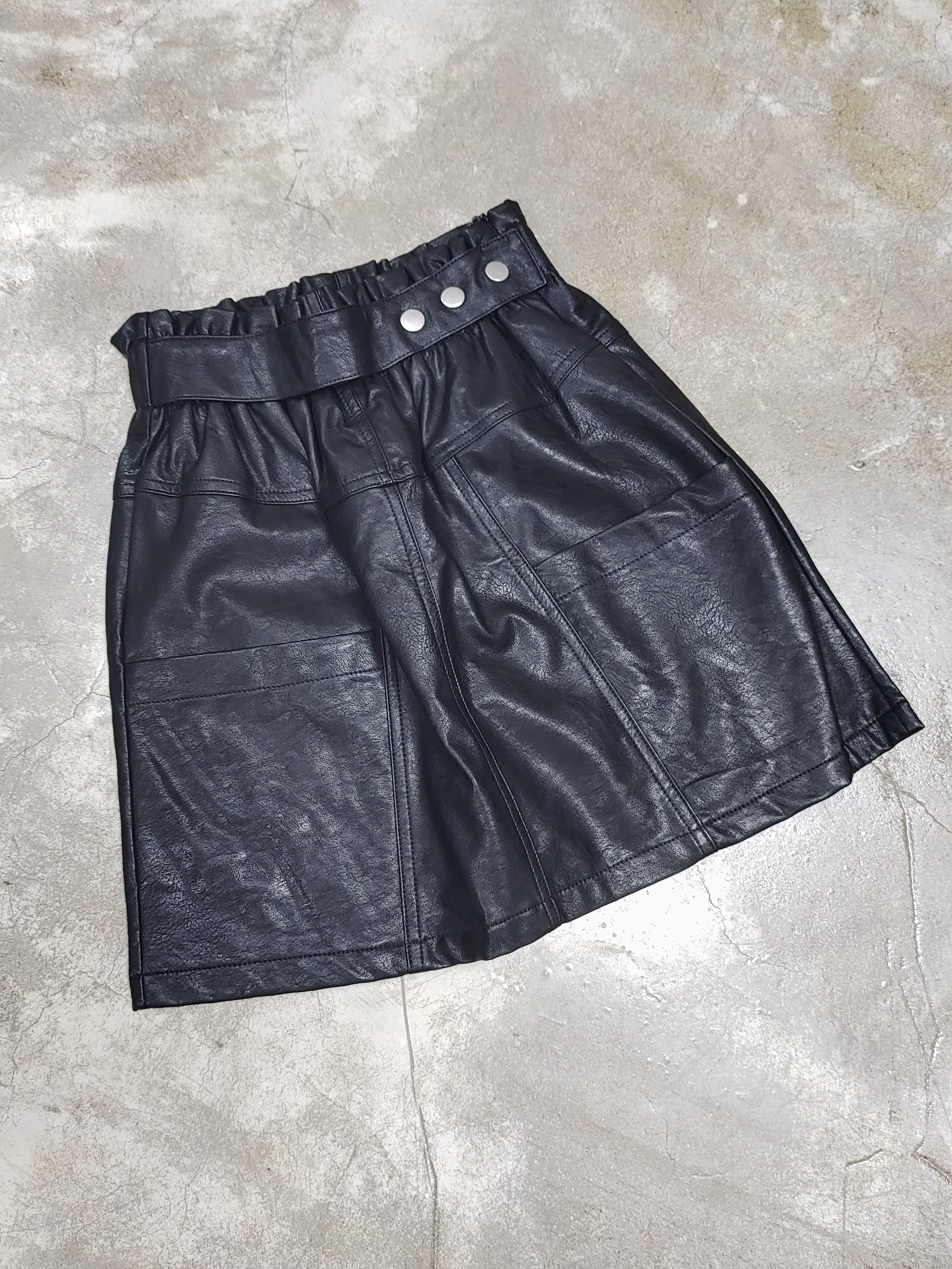 三啪鈕扣PV skirt（現貨款式）