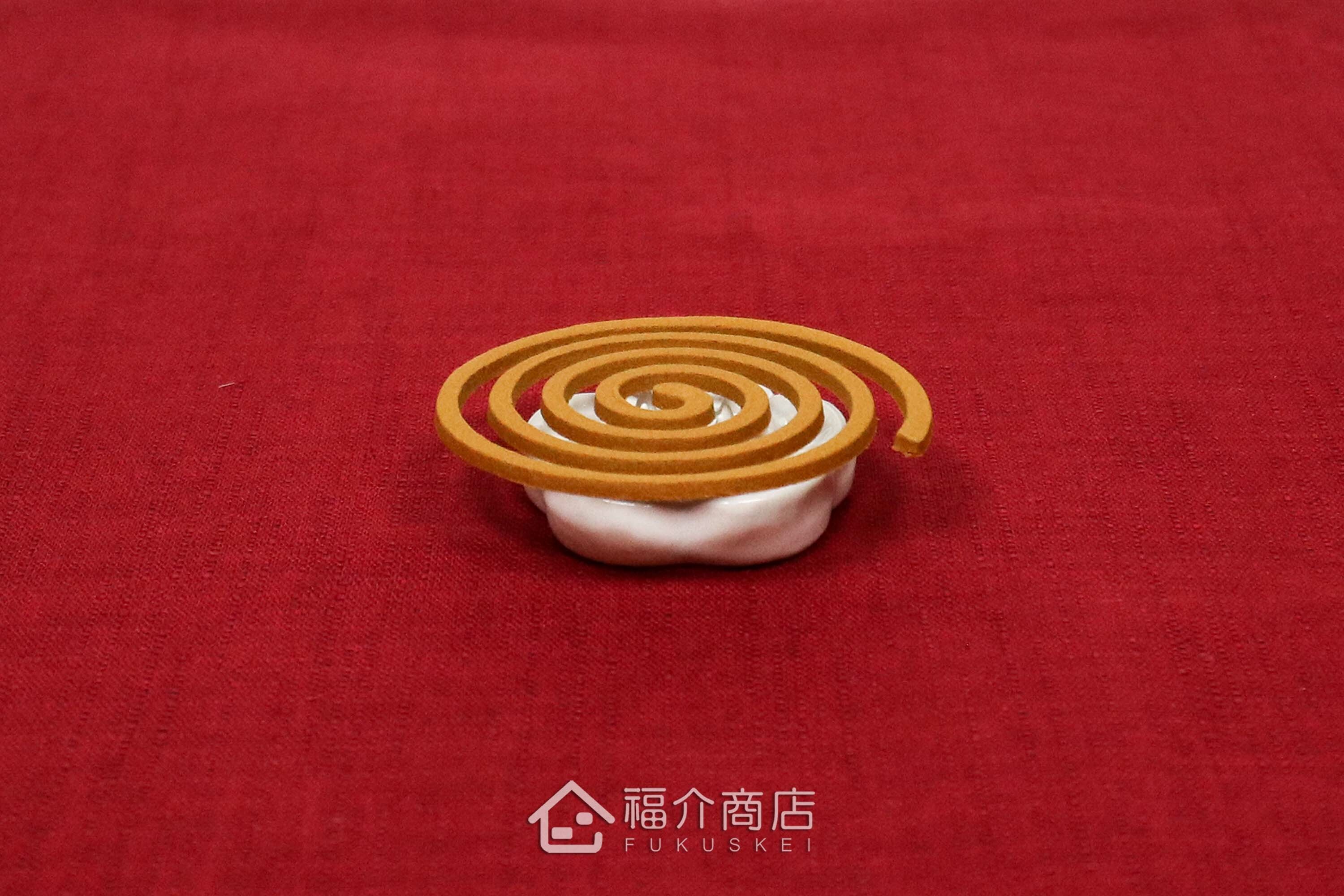 有玫瑰與百合花與紫羅蘭三種花香的盤香組合