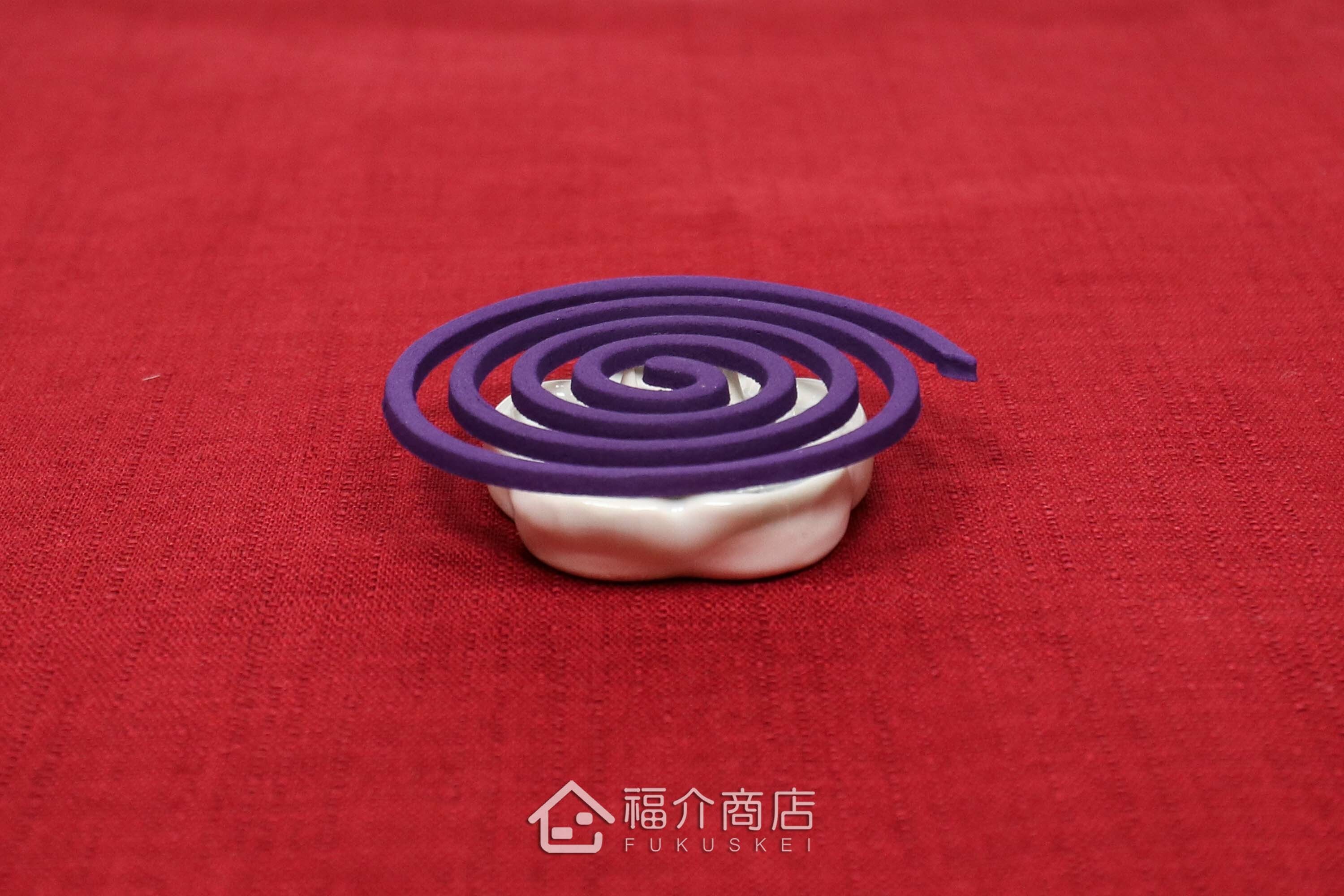 有玫瑰與百合花與紫羅蘭三種花香的盤香組合