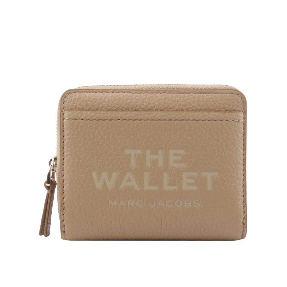 【MARC JACOBS】壓印標誌對開暗釦二折迷你短夾(駝色) 2R3SMP044S10 230