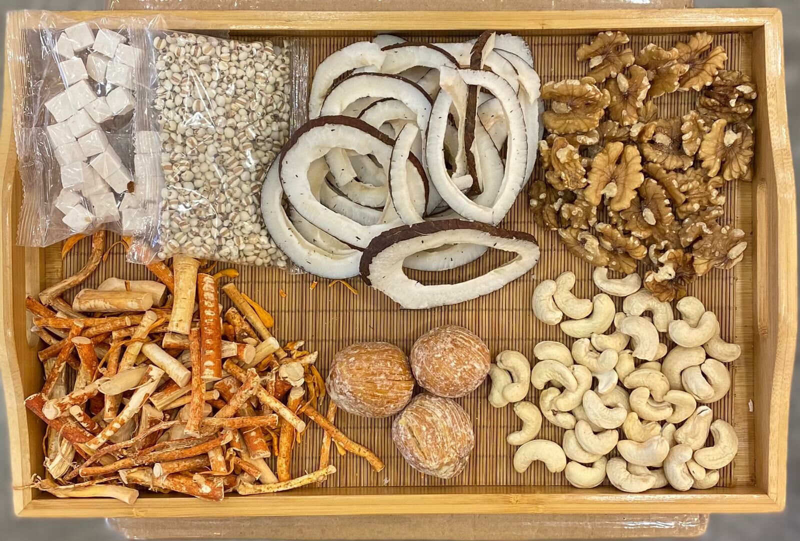 五指毛桃椰子茯苓薏米湯