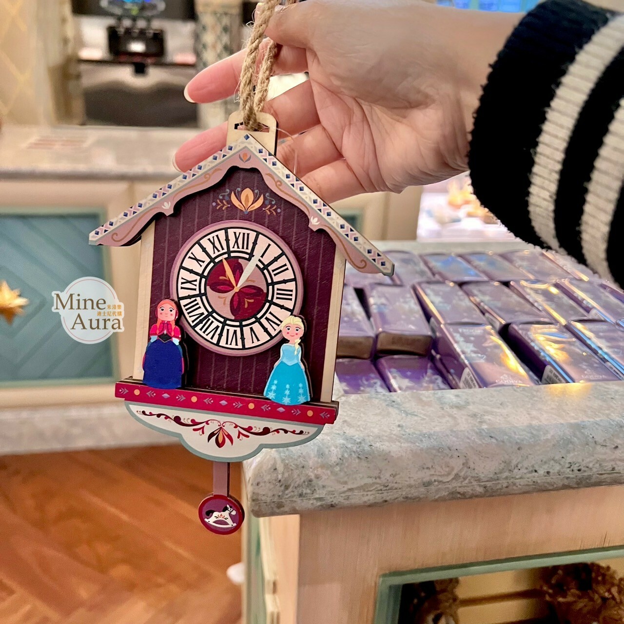 World of Frozen 限定 艾莎 Elsa 安娜Anna 木屋擺鐘 造型 掛飾 冰雪奇緣 Frozen -香港迪士尼樂園