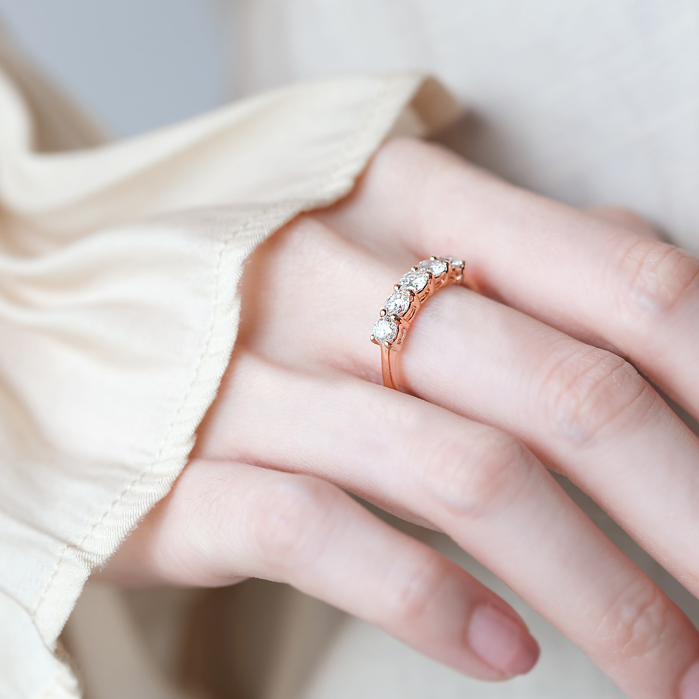 星光 — 1克拉鑽石線戒