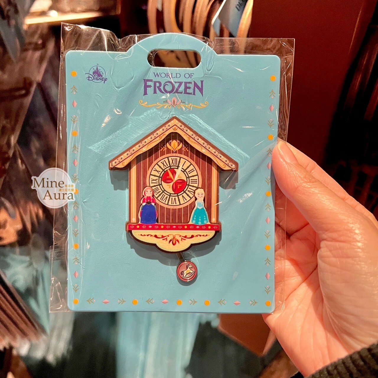 World of Frozen 限定 艾莎 Elsa 安娜Anna 木屋擺鐘 造型 徽章 PIN 冰雪奇緣 Frozen -香港迪士尼樂園