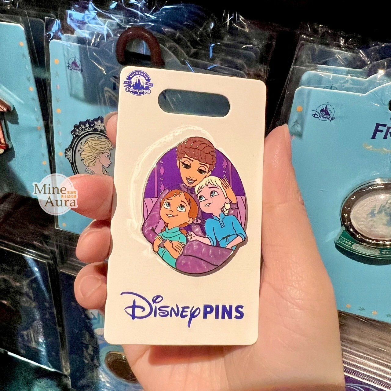 艾莎 Elsa 安娜Anna 童年小時候 造型 徽章 PIN 冰雪奇緣 Frozen -香港迪士尼樂園