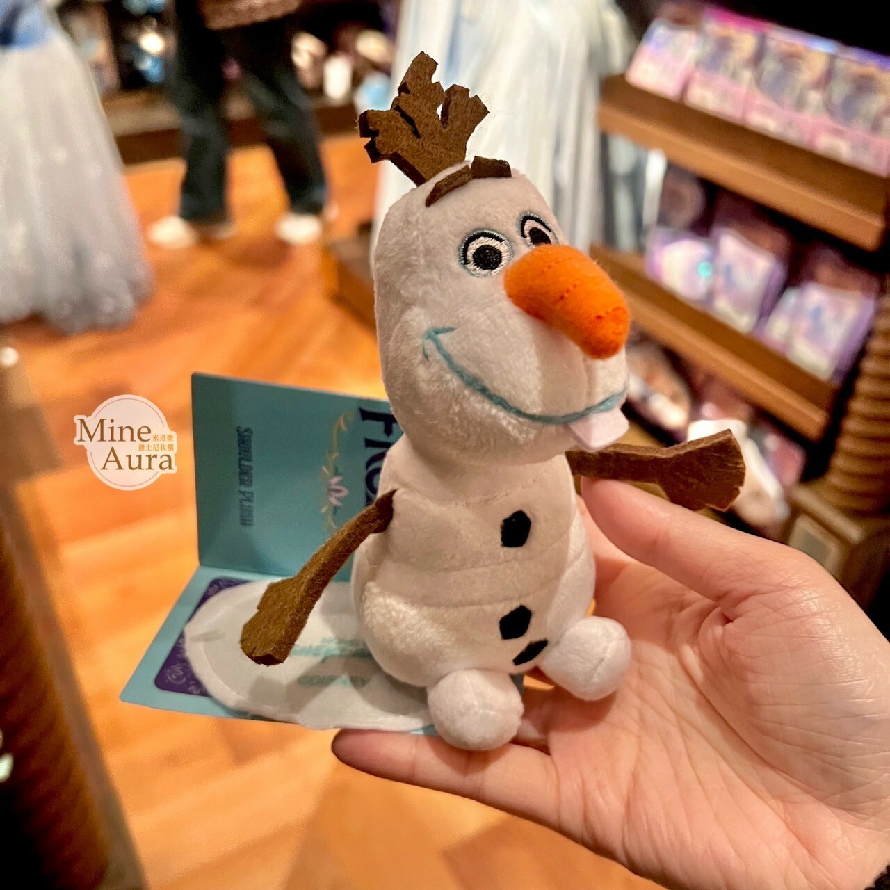 World of Frozen 限定 雪寶 Olaf 磁鐵 坐肩 絨毛 娃娃 公仔 冰雪奇緣 Frozen -香港迪士尼樂園