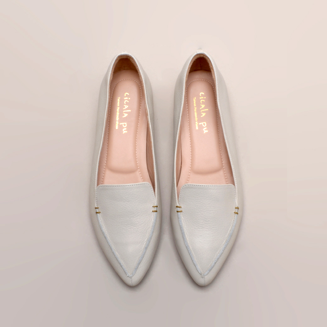 9531 灰白  尖頭低跟鞋