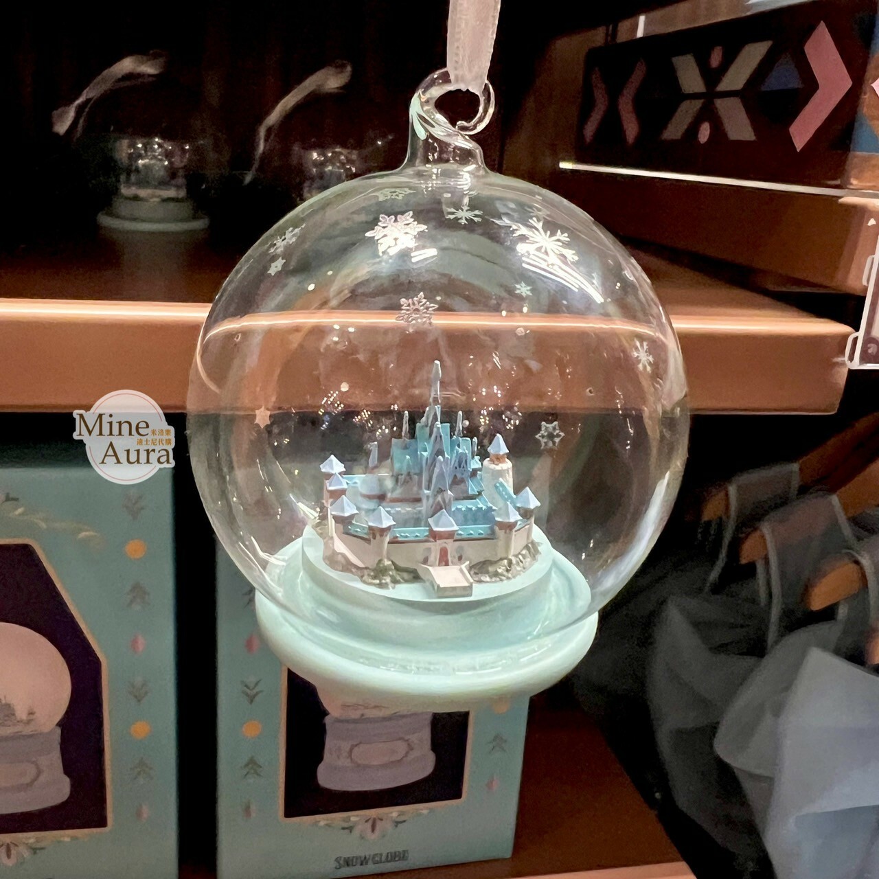 World of Frozen 限定  艾倫戴爾王國 城堡 場景 水晶球造型 掛飾 擺飾品 收藏品 冰雪奇緣 Frozen -香港迪士尼樂園