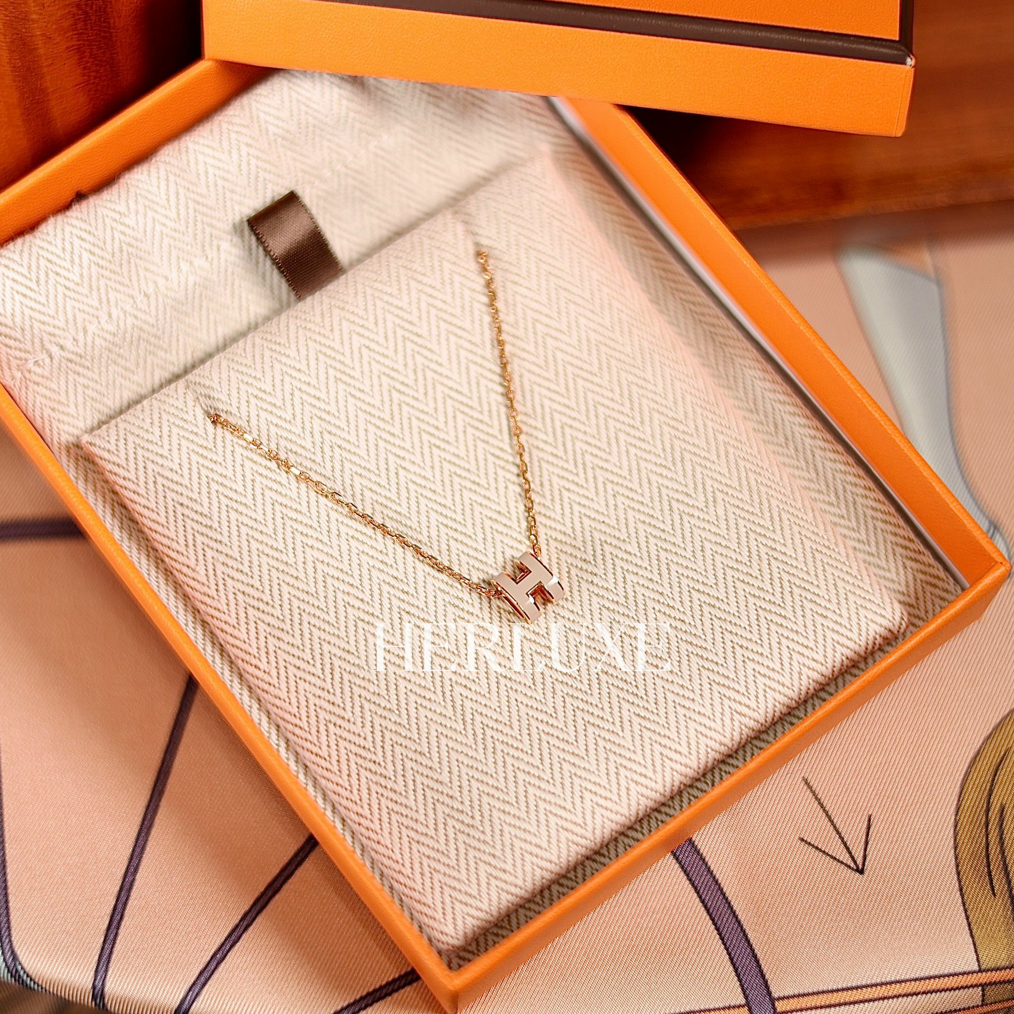 Mini pop H necklace 55 marron glace CD