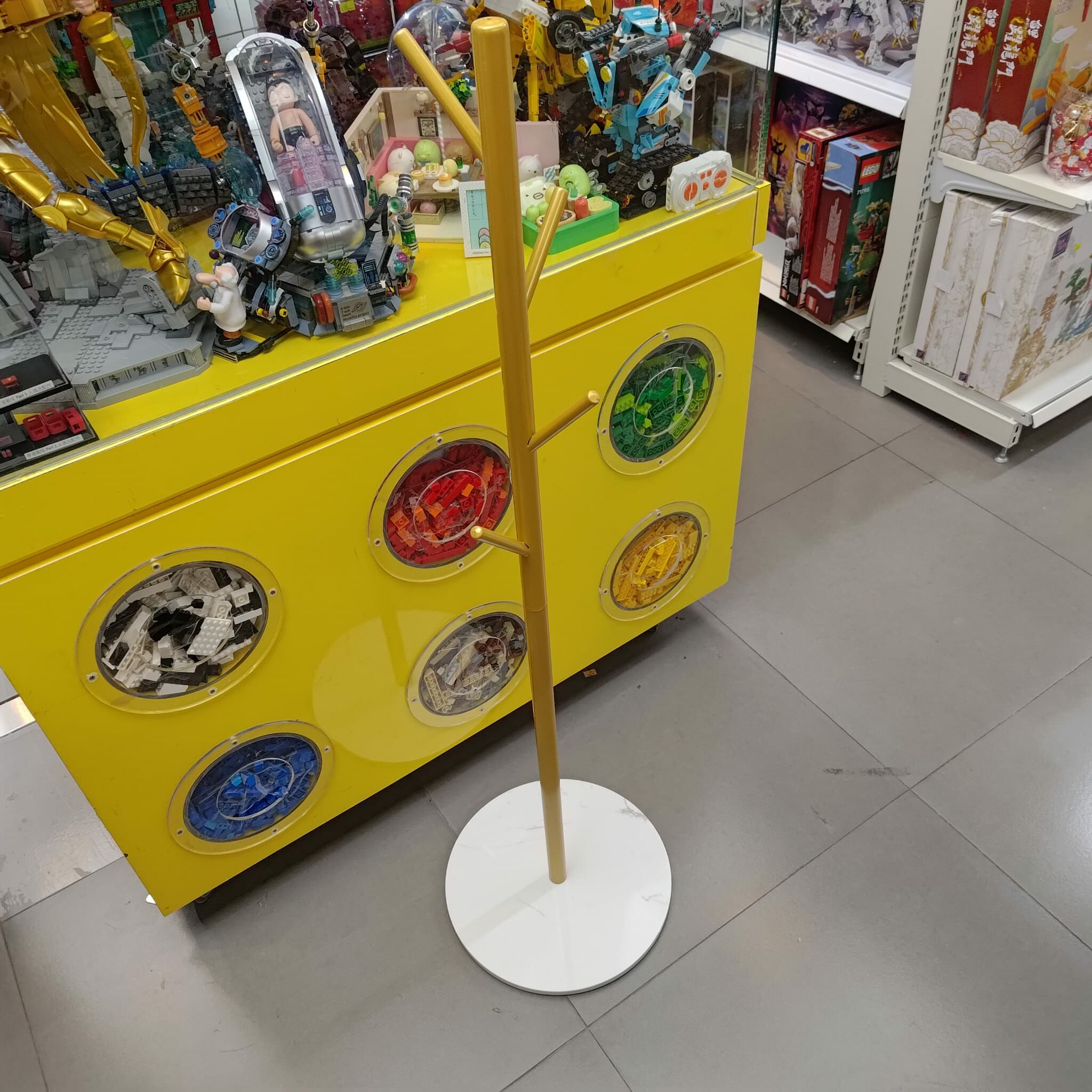 全新 高質兒童衣帽架 - 白色雲石底板