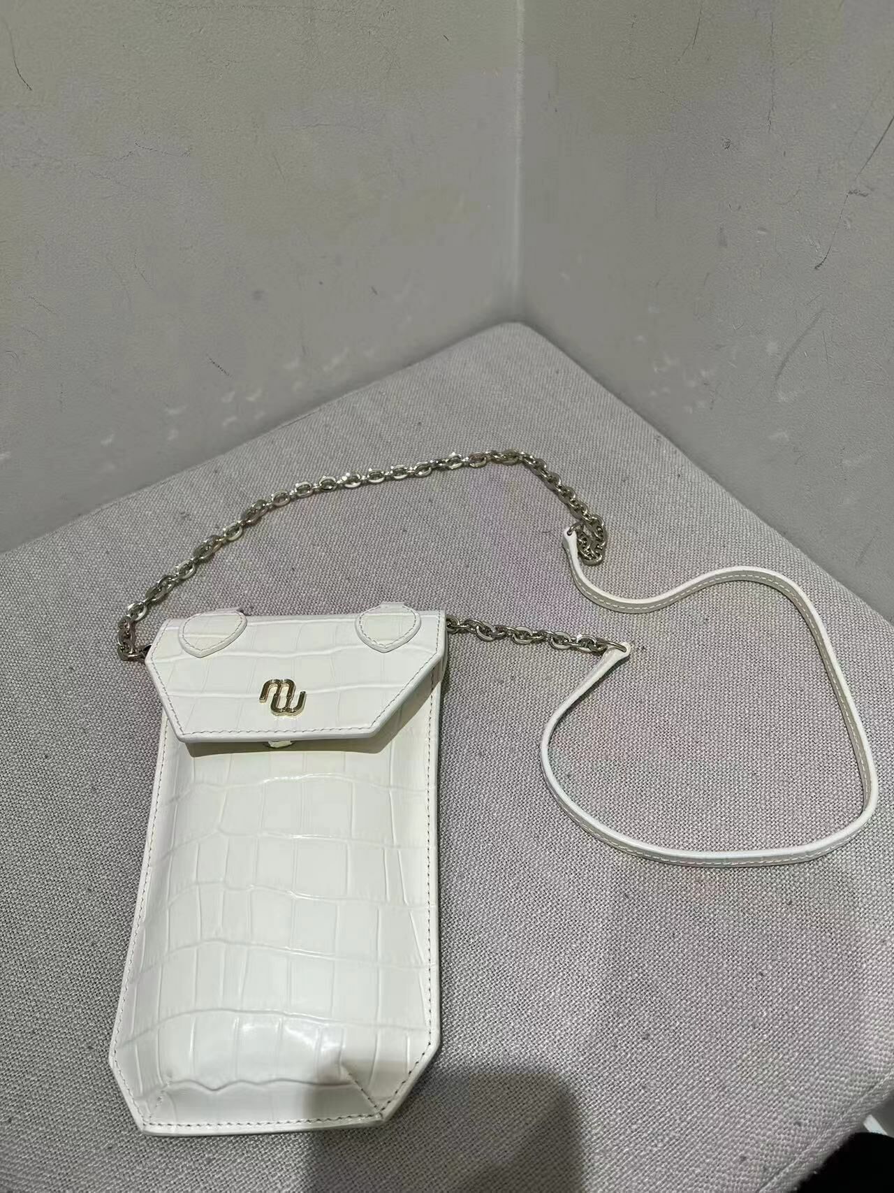 Maje 白色牛皮電話包 -M