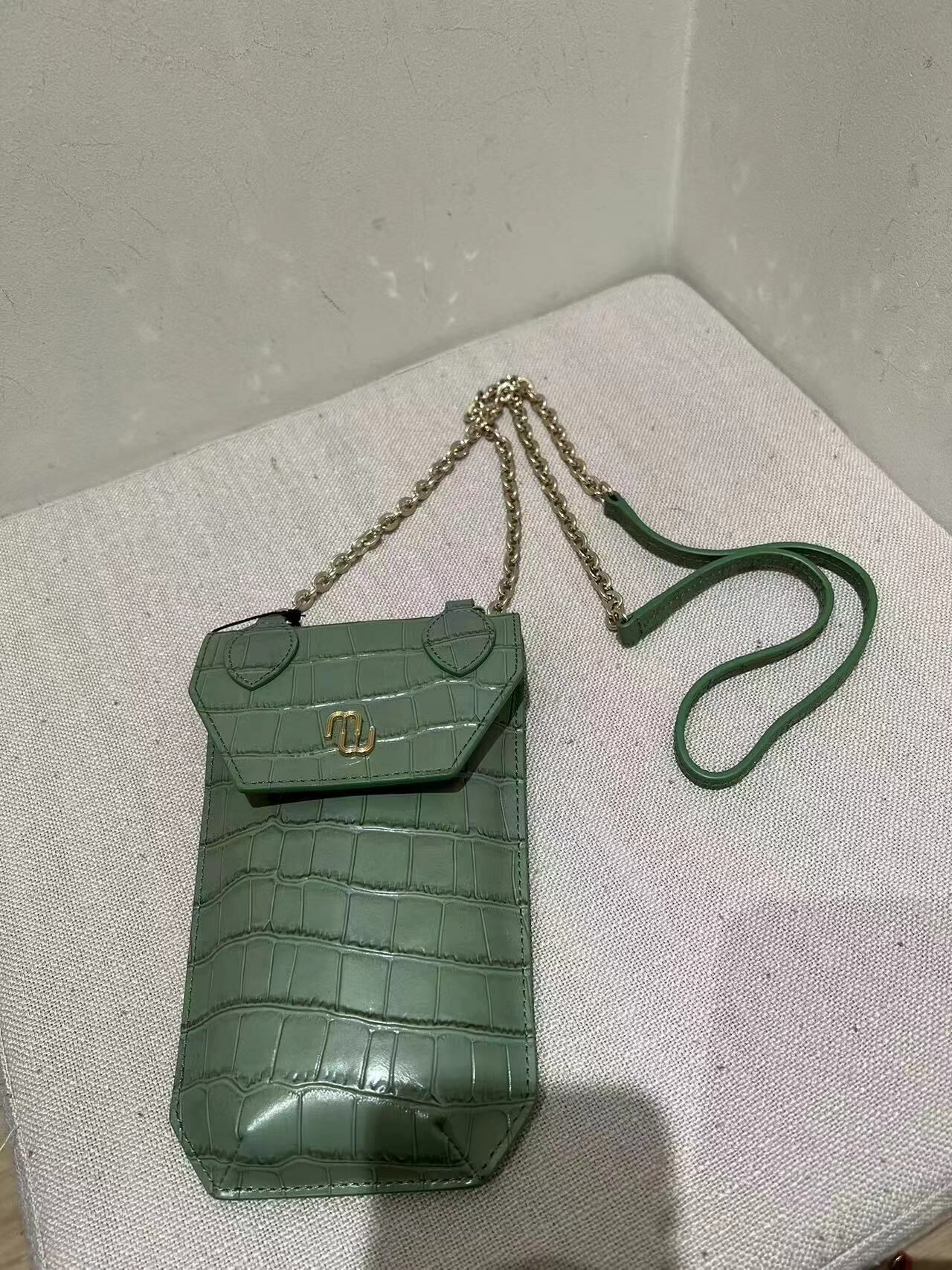 Maje 牛油果綠色電話包（ 牛皮） -M