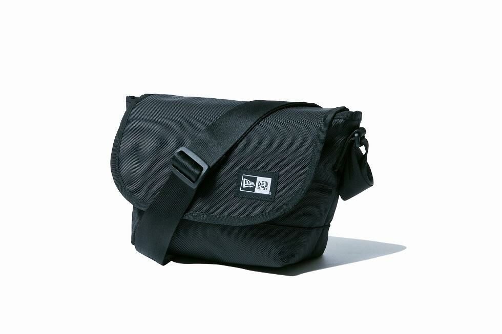 ■New Era■ mini shoulder bag black 14667500 New Era -Shoulder Bag Mini 3.5L Flag Logo Monogram Blac