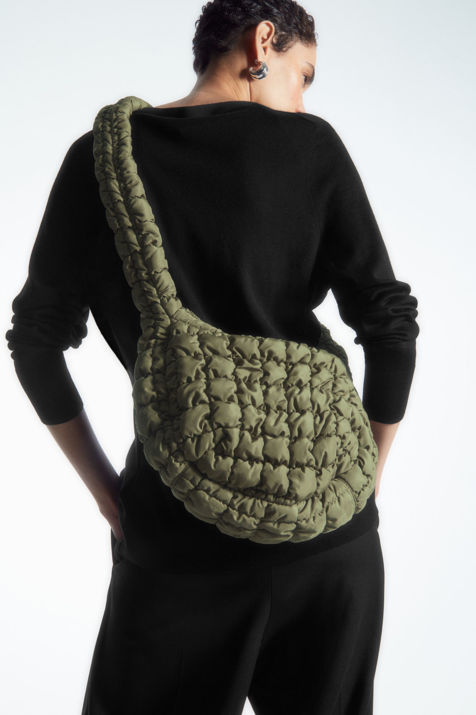 現貨┃COS QUILTED MESSENGER 斜背包 郵差包 雲朵包