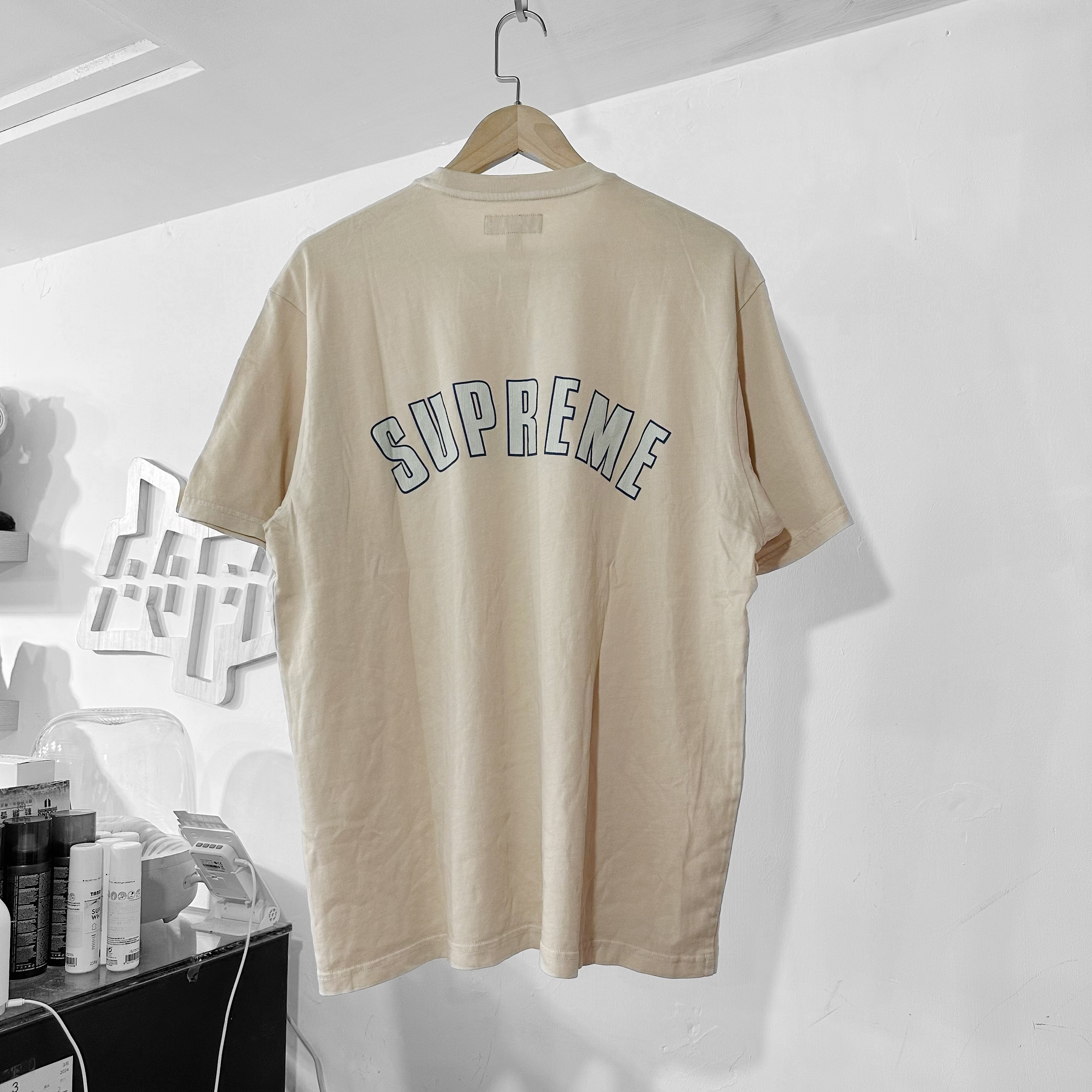 Supreme SS24 Cracked Logo Washer SS Top - NATURAL