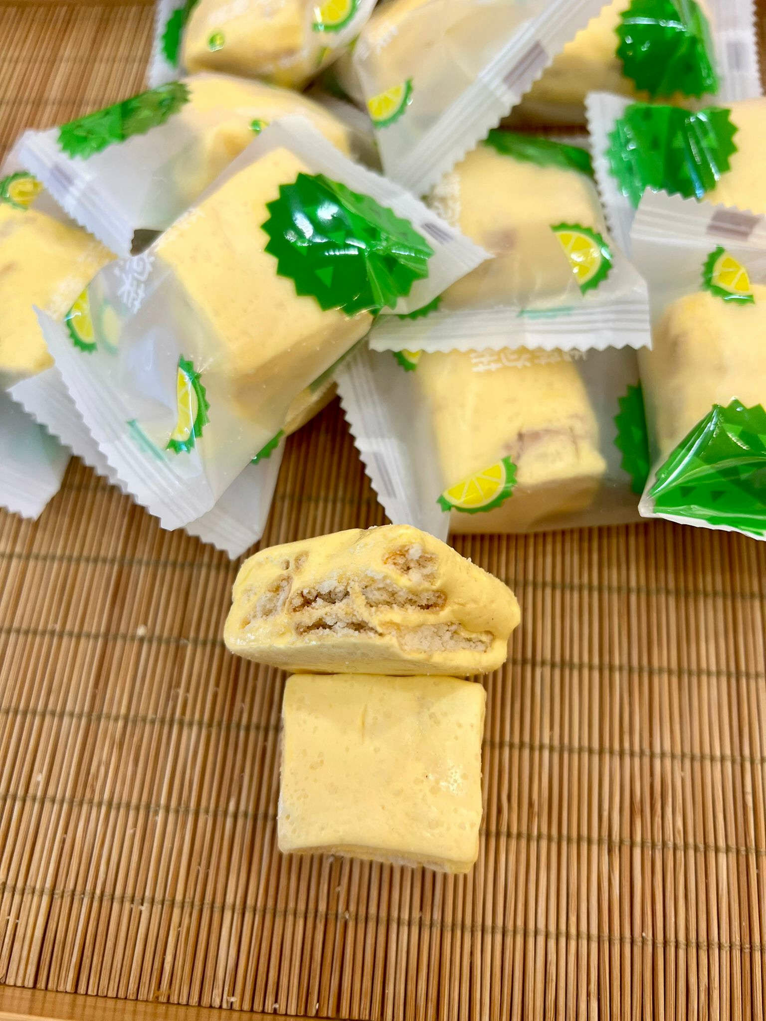 (200克)榴槤泡芙雪花酥