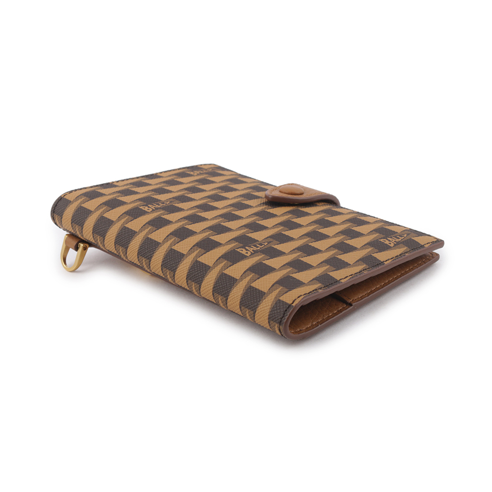 【BALLY】Pennant Monogram 塗層帆布二折萬用護照夾(棕色) 6307489