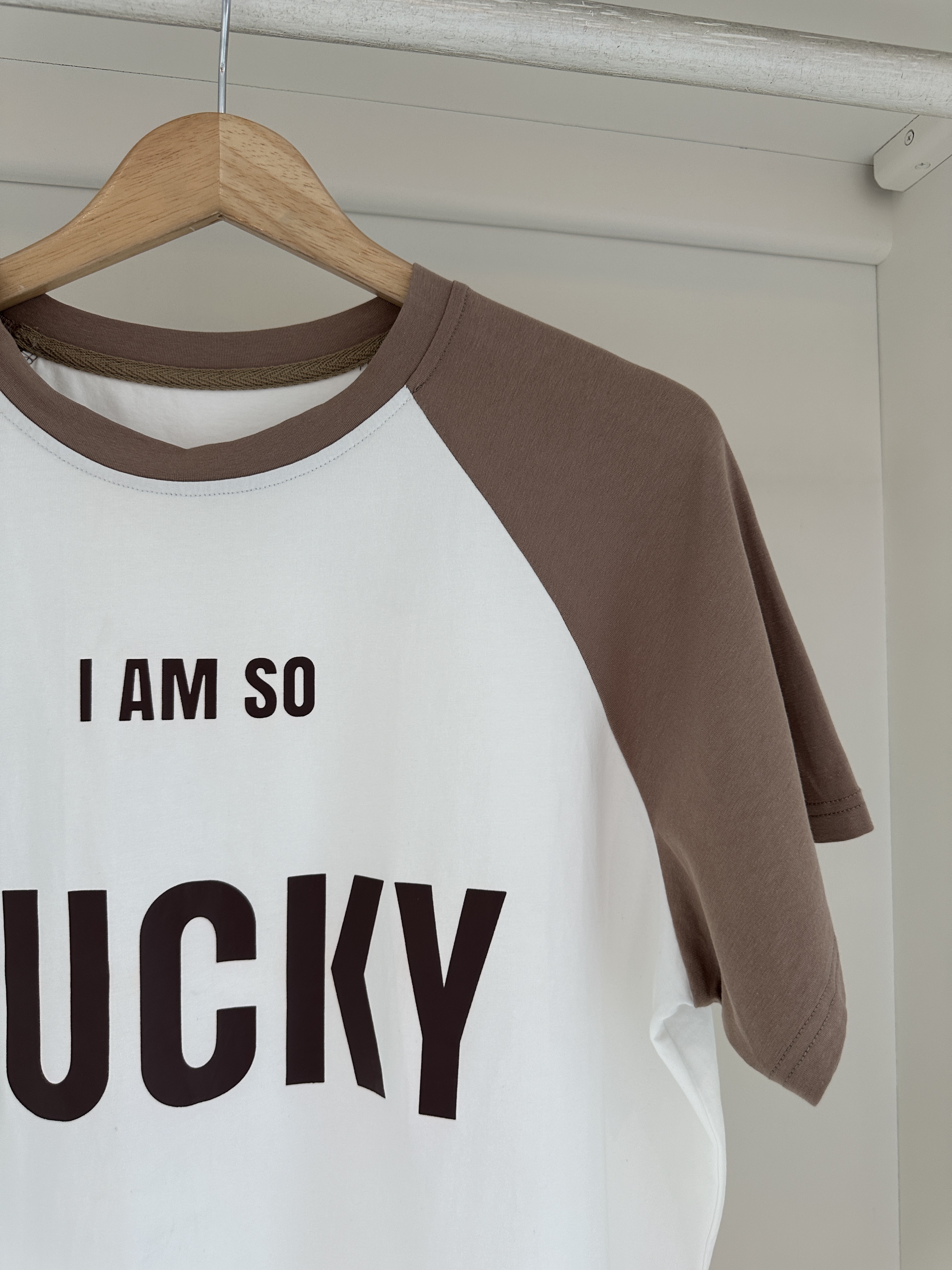 TWO TONE WORDING TEE