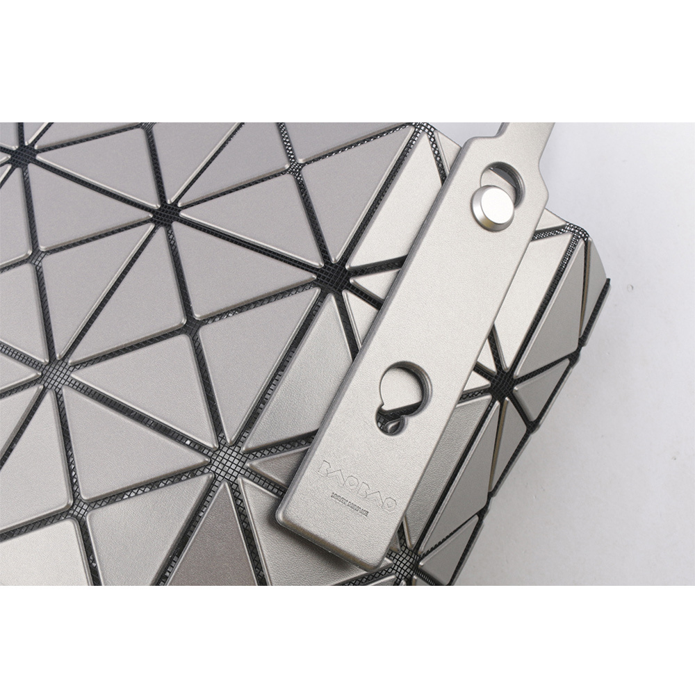 【ISSEY MIYAKE三宅一生】BAO BAO LUCENT BOXY 5X4 金屬色手提包(銀色) AG652 91