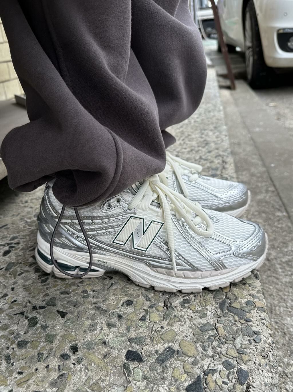 NEW BALANCE 1906R 