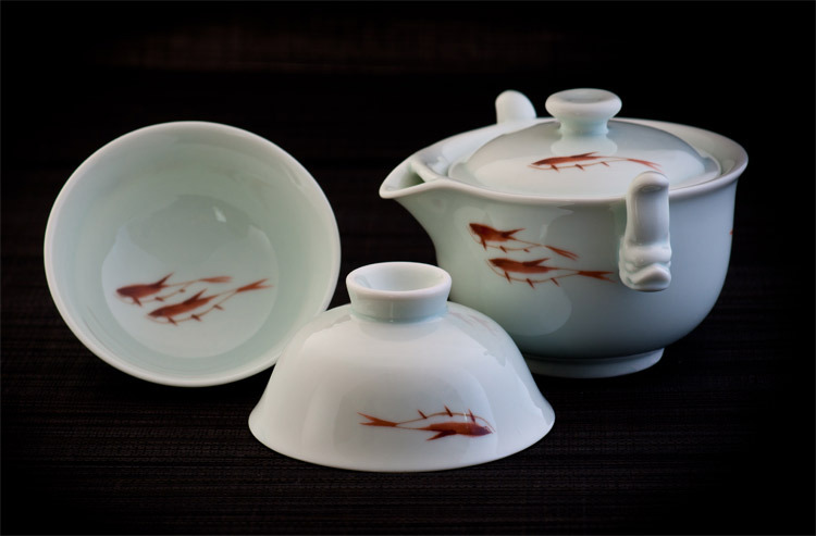 鹿港窯禮品館│青白釉紅金魚-響杯側壺茶具組-一壺二杯 禮盒