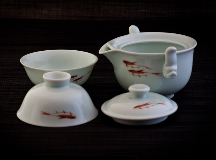鹿港窯禮品館│青白釉紅金魚-響杯側壺茶具組-一壺二杯 禮盒