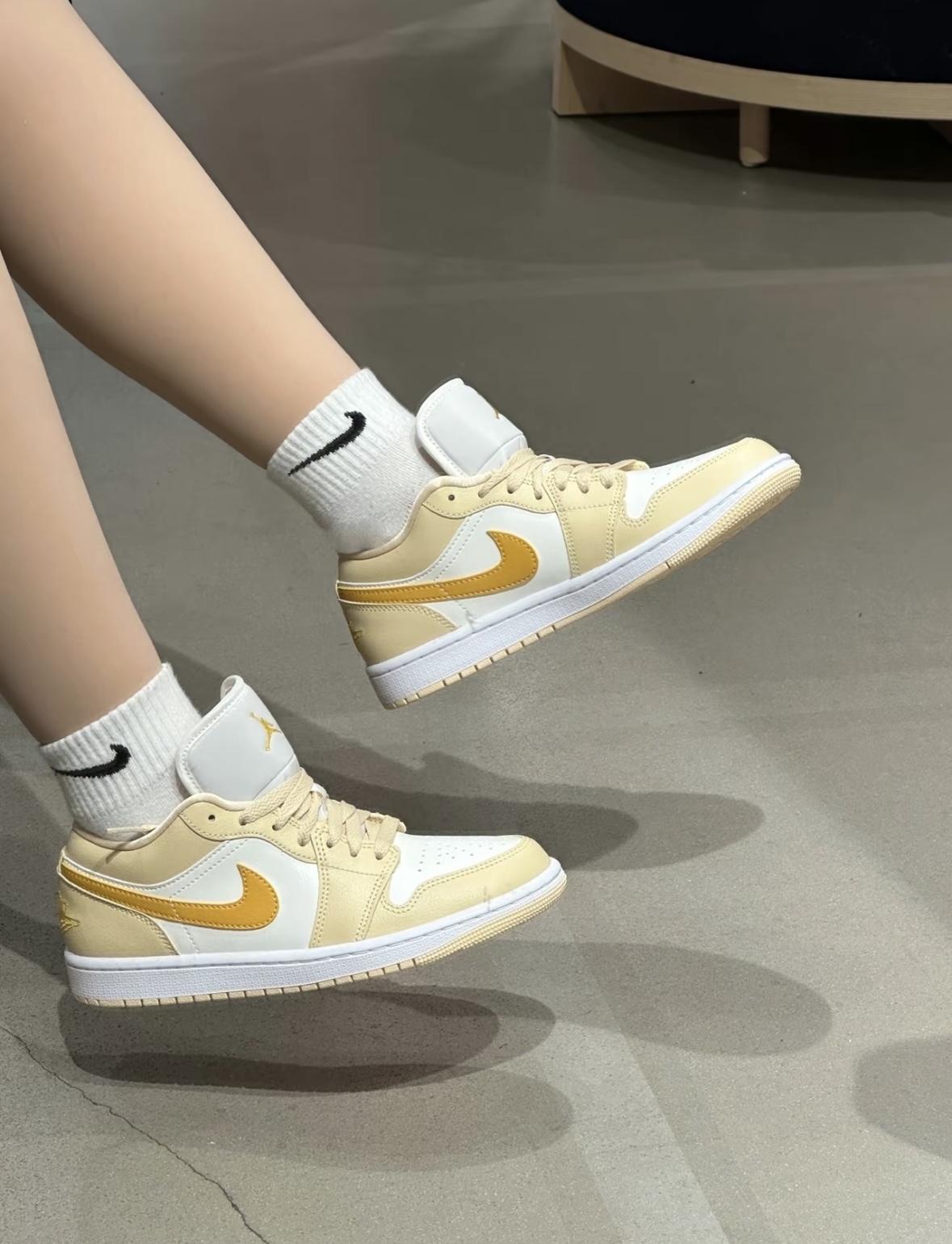 Nike Air Jordan 1 AJ1 檸檬奶黃 米白色 黃色 皮革 女款 DC0774-170/預購