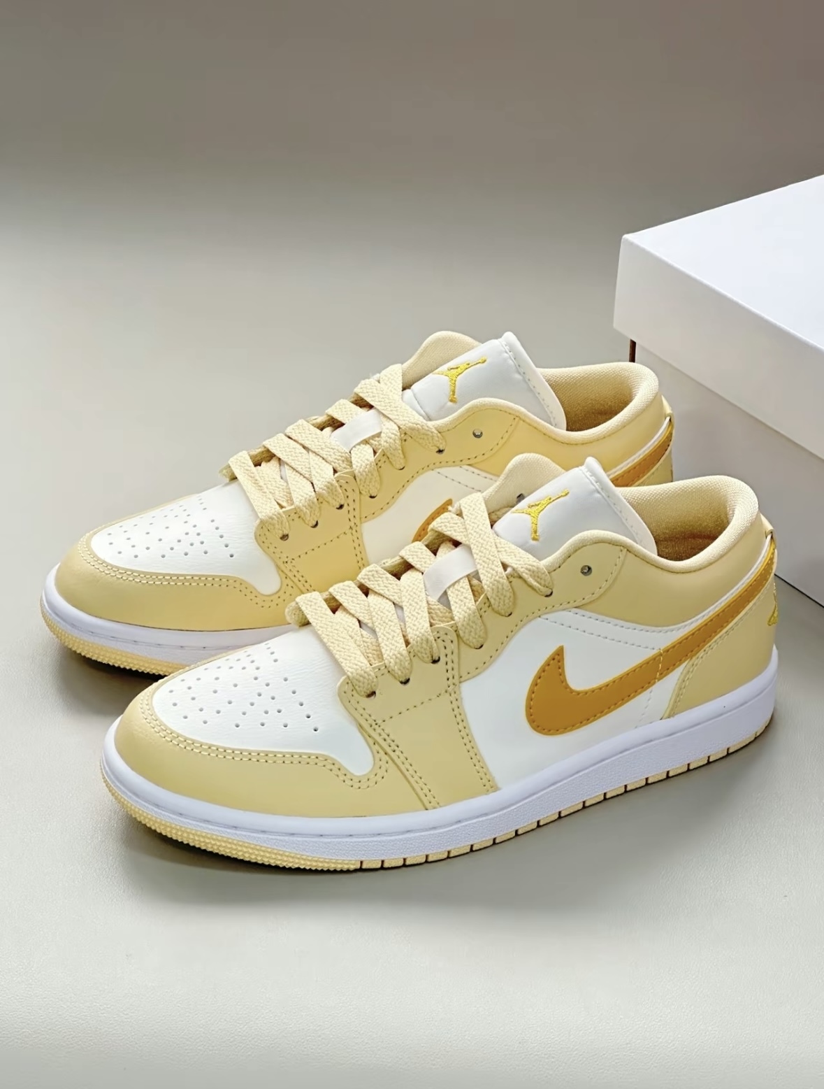 Nike Air Jordan 1 AJ1 檸檬奶黃 米白色 黃色 皮革 女款 DC0774-170/預購