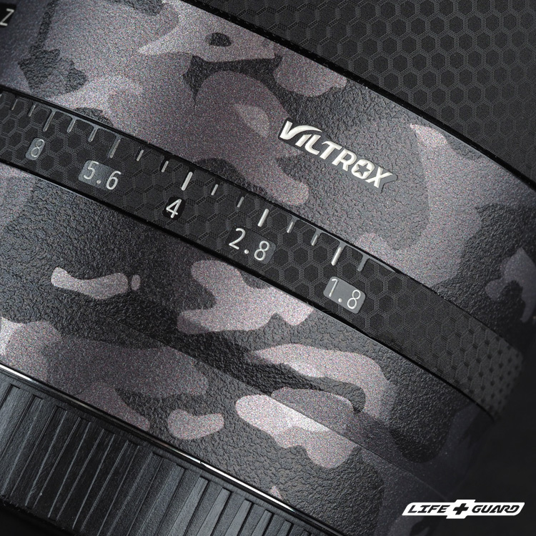 野戰迷彩黑貼膜質感特寫，LIFE+GUARD 設計風格