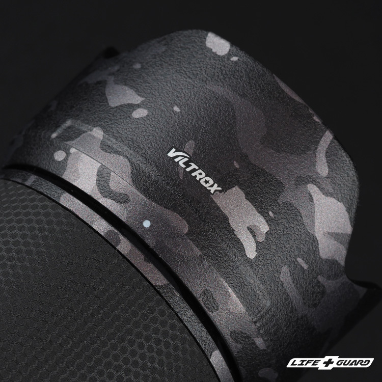 LIFE+GUARD 野戰迷彩黑貼膜質感特寫，LIFE+GUARD 設計風格