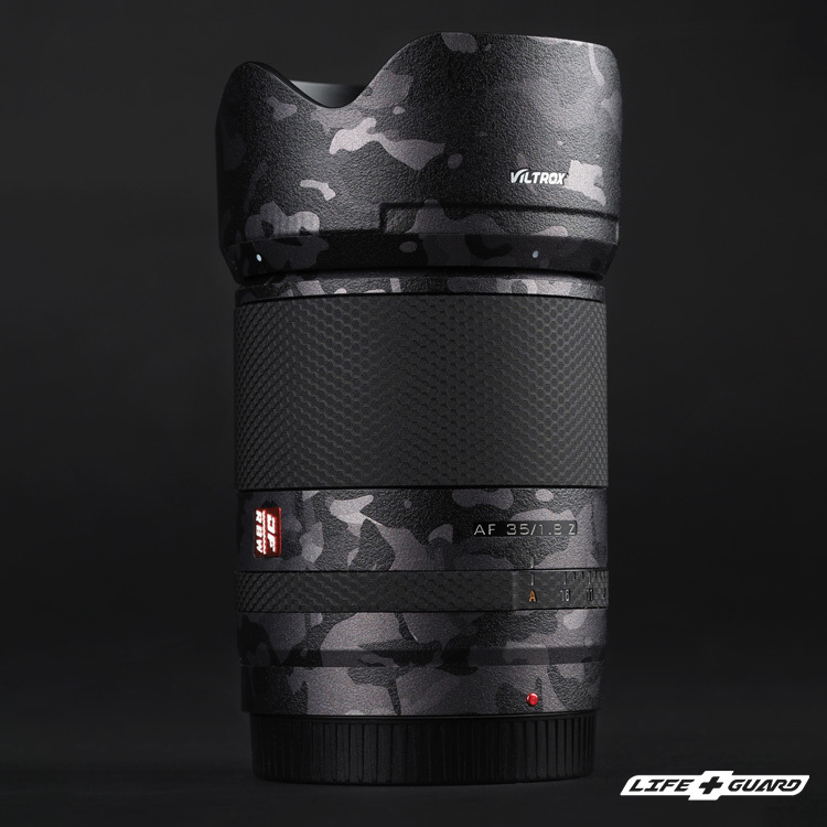 野戰迷彩黑貼膜質感特寫，LIFE+GUARD 設計風格