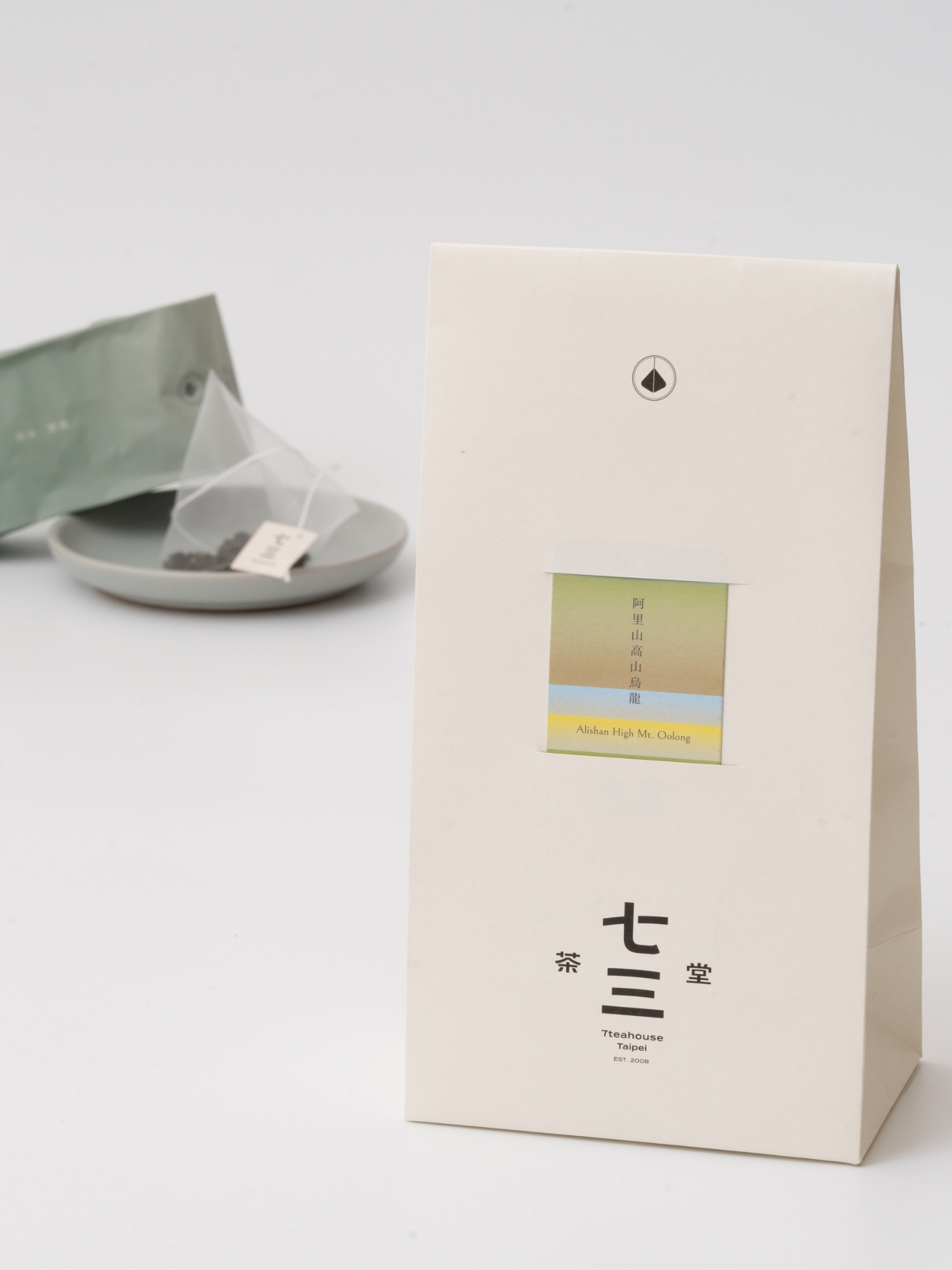 大茶盛茶盌 （織部茶盌（桐）鉄山作(抹茶碗)|食器通販の陶磁庵）