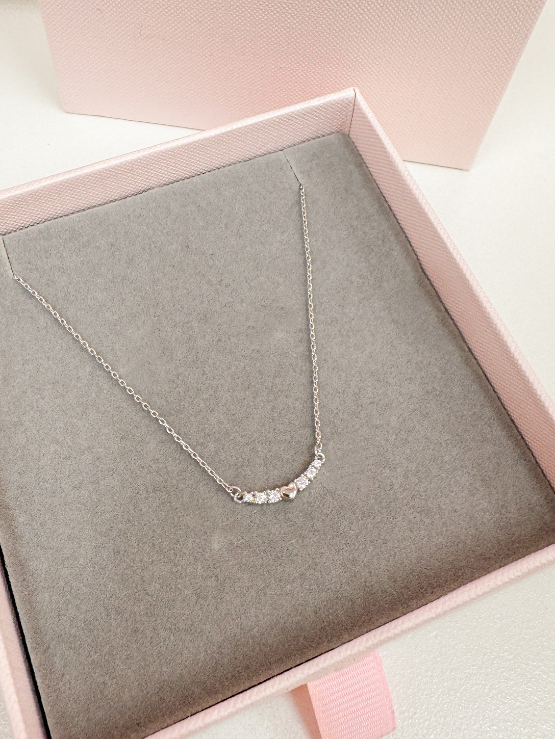 Heart Shaped Crystal necklace (Silver)