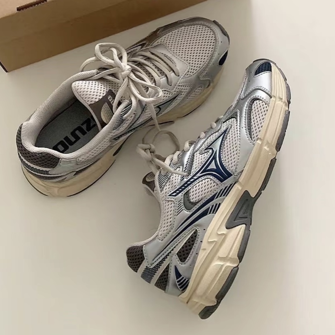 宋  讚 美津濃MIZUNO Speed 2K 黑銀Y2K 男女同款復古慢跑休閒鞋D1DH222903