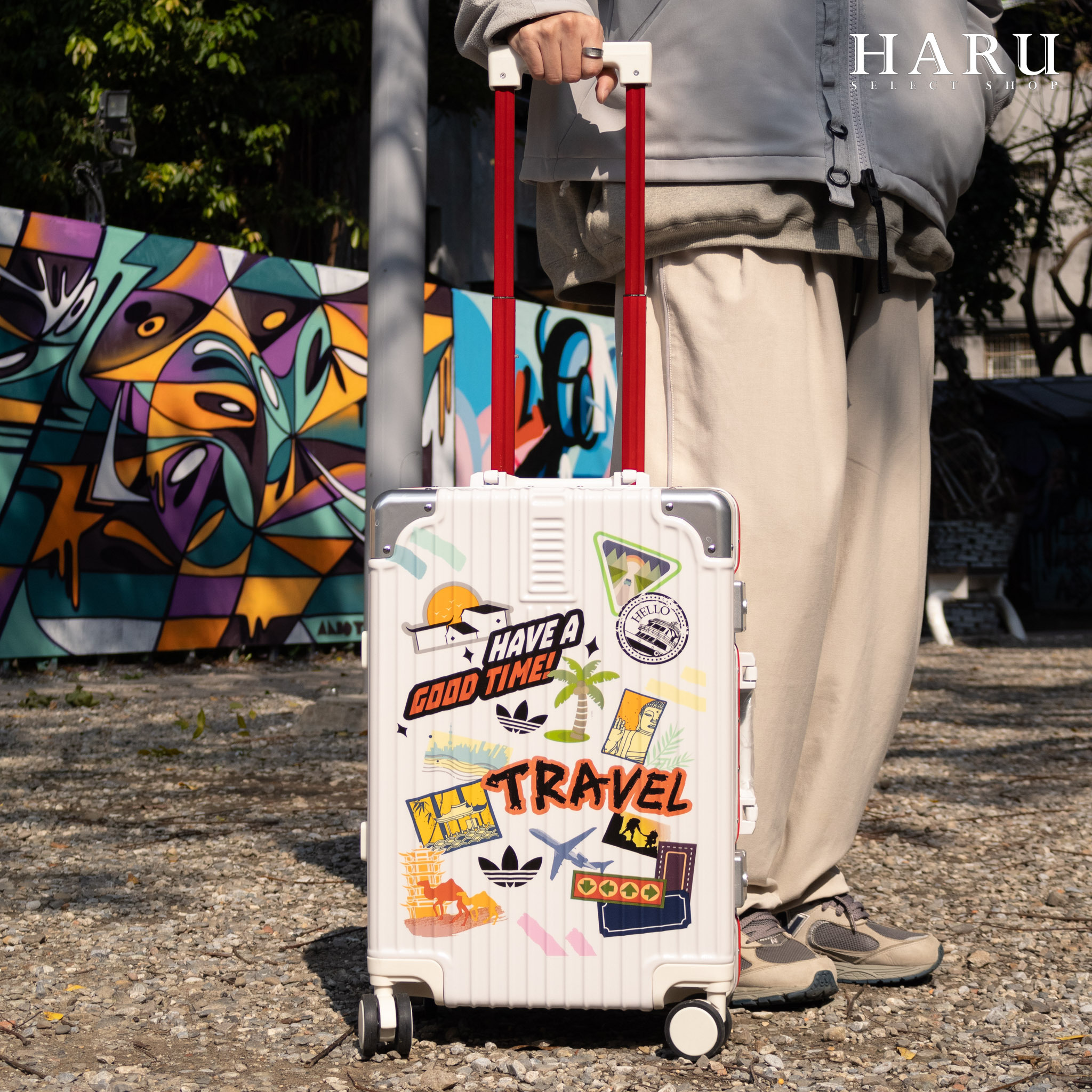 國外限定 Adidas 20吋 28吋 登機箱 紅桿 白色 黑色 塗鴉 三葉草 防撞行李箱 2025限量款
