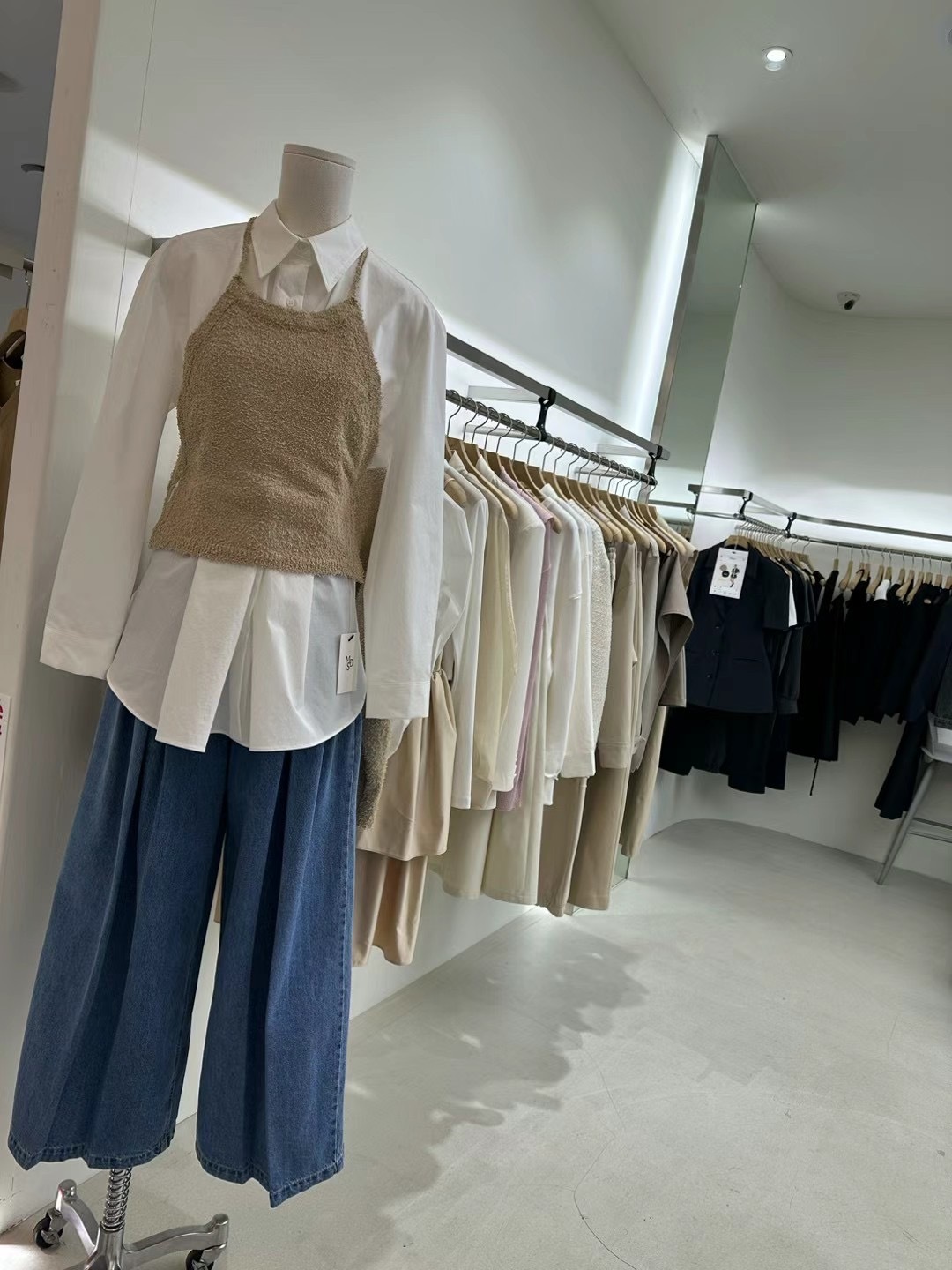 毛絨布掛脖露背上衣-杏